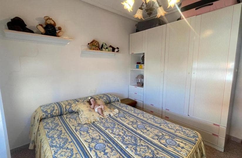 4 bedroom Townhouse for sale in Formentera del Segura with garage - € 200,000 (Ref: 9420250)