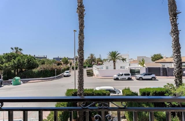 2 slaapkamer Huis te koop in La Zenia, Orihuela met zwembad - € 199.000 (Ref: 9420252)