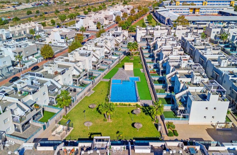 2 soverom Leilighet til salgs i Aguas Nuevas med svømmebasseng garasje - € 284 000 (Ref: 9420260)