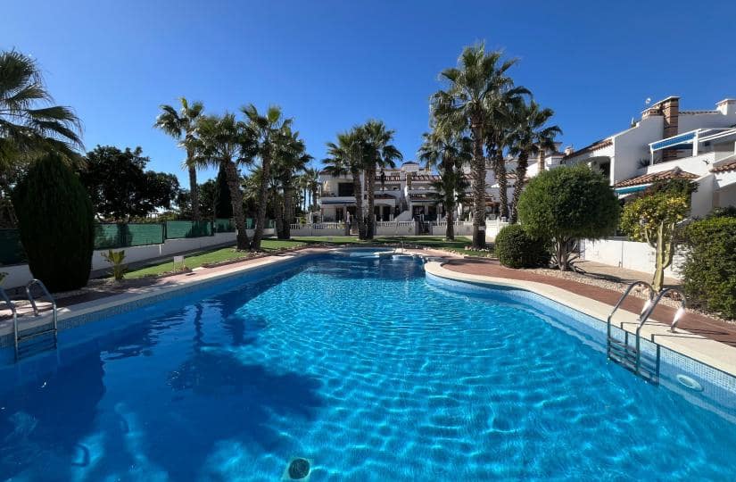 2 makuuhuone Huoneisto myytävänä paikassa Orihuela Costa mukana uima-altaan - 199 995 € (Ref: 9420271)