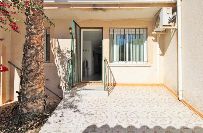 3 soveværelse Byhus til salg i Villamartin med swimmingpool garage - € 249.990 (Ref: 9420277)