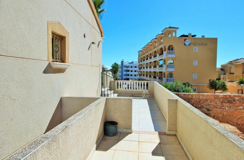 3 soveværelse Byhus til salg i Villamartin med swimmingpool garage - € 249.990 (Ref: 9420277)