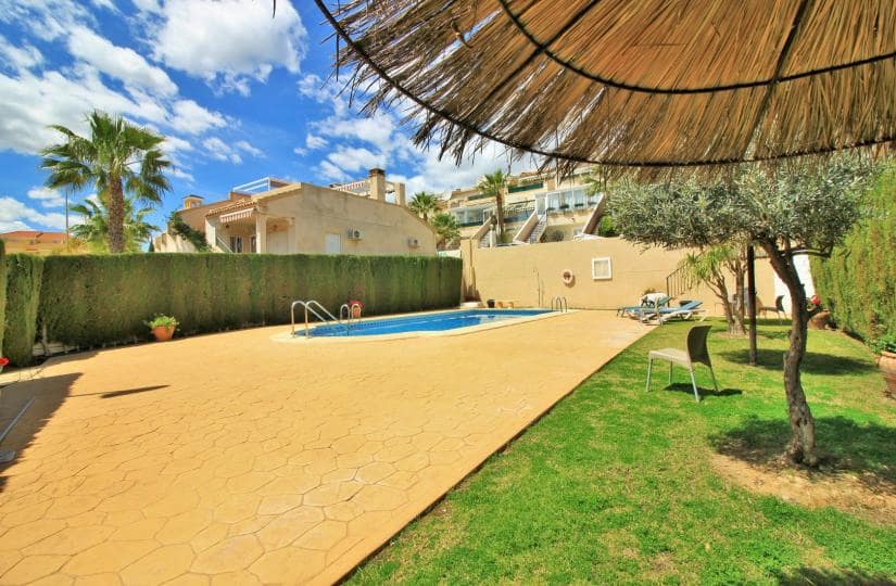 3 soveværelse Byhus til salg i Villamartin med swimmingpool garage - € 249.990 (Ref: 9420277)