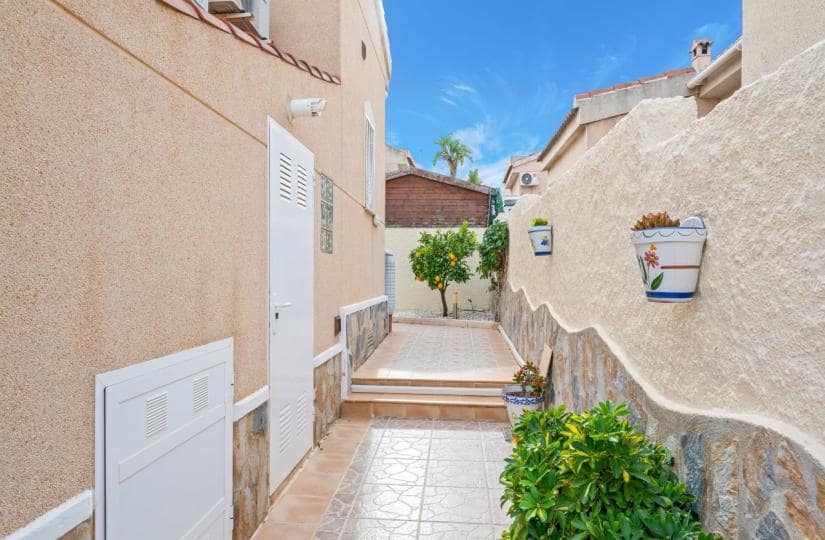 3 bedroom Villa for sale in Rojales with pool garage - € 349,950 (Ref: 9420280)