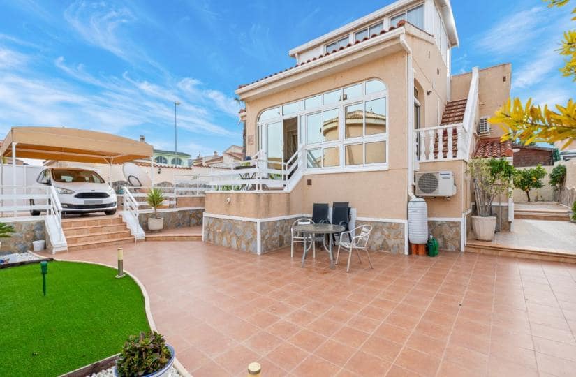 3 bedroom Villa for sale in Rojales with pool garage - € 349,950 (Ref: 9420280)