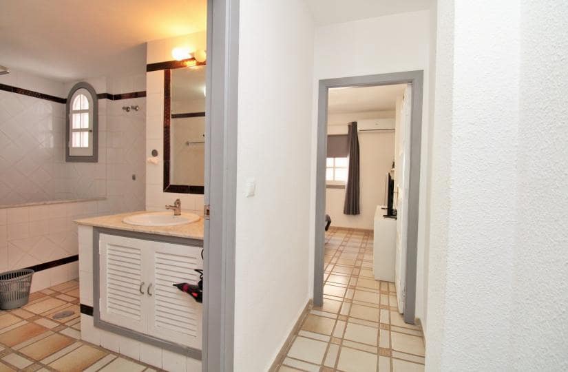 1 bedroom Apartment for sale in Villamartin with pool - € 129,000 (Ref: 9420281)