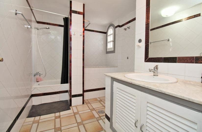 1 bedroom Apartment for sale in Villamartin with pool - € 129,000 (Ref: 9420281)