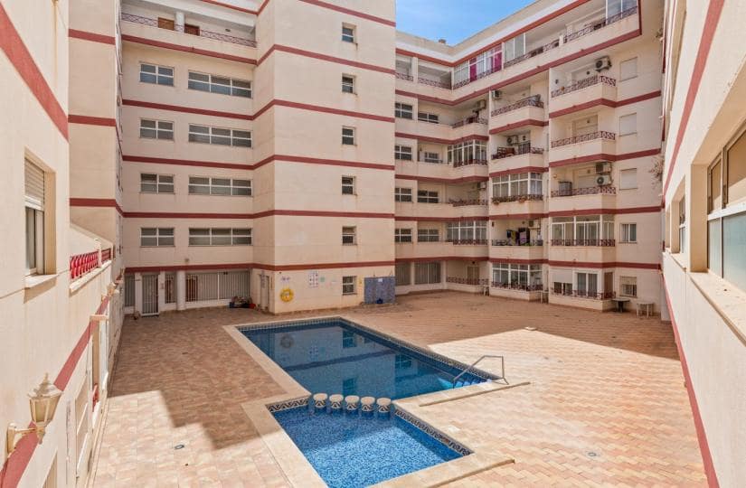 2 sovrum Lägenhet till salu i Torrevieja med pool - 129 000 € (Ref: 9420282)