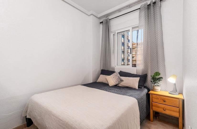 2 sovrum Lägenhet till salu i Torrevieja med pool - 129 000 € (Ref: 9420282)