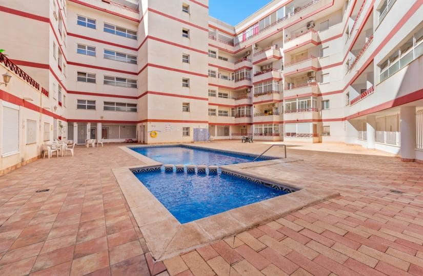 2 sovrum Lägenhet till salu i Torrevieja med pool - 129 000 € (Ref: 9420282)