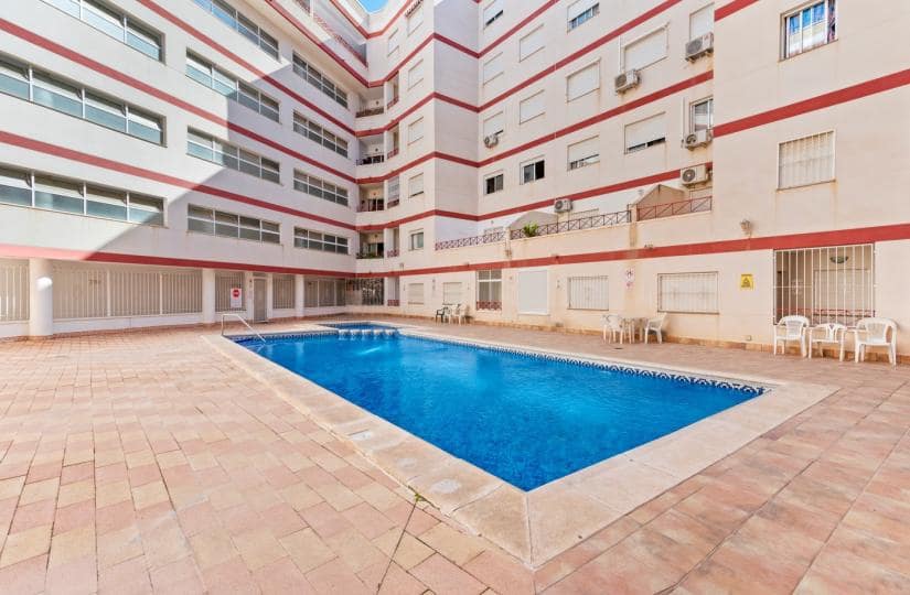 2 sovrum Lägenhet till salu i Torrevieja med pool - 129 000 € (Ref: 9420282)