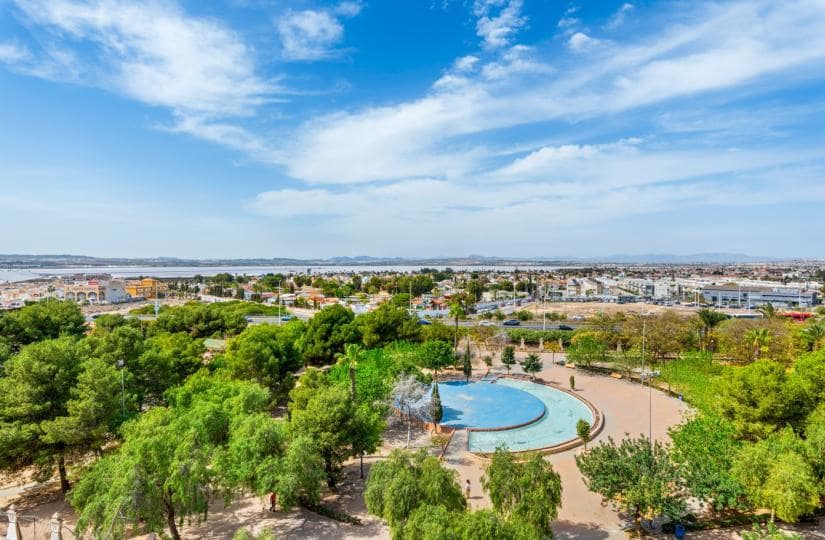 2 sovrum Lägenhet till salu i Torrevieja med pool - 129 000 € (Ref: 9420282)