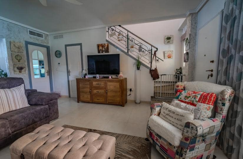 3 Zimmer Haus zu verkaufen in Ciudad Quesada mit Pool - 235.000 € (Ref: 9420287)