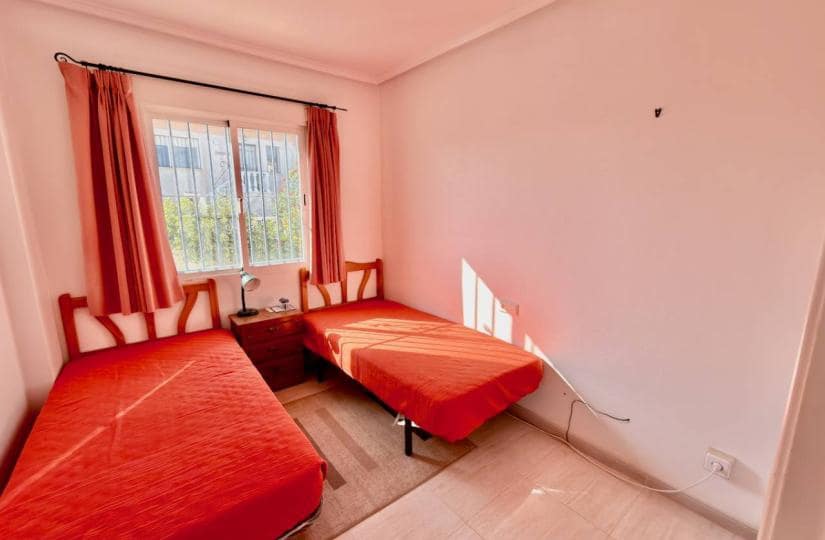 3 soverom Kjedet enebolig til salgs i Ciudad Quesada med svømmebasseng garasje - € 200 000 (Ref: 9420288)