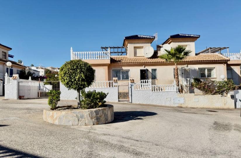 3 soverom Kjedet enebolig til salgs i Ciudad Quesada med svømmebasseng garasje - € 200 000 (Ref: 9420288)