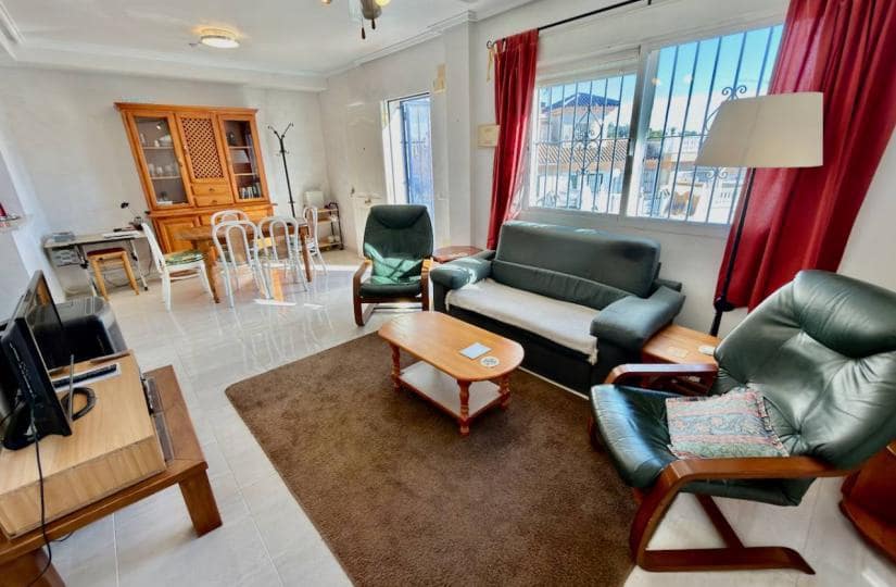 3 soverom Kjedet enebolig til salgs i Ciudad Quesada med svømmebasseng garasje - € 200 000 (Ref: 9420288)