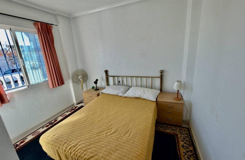 3 soverom Kjedet enebolig til salgs i Ciudad Quesada med svømmebasseng garasje - € 200 000 (Ref: 9420288)