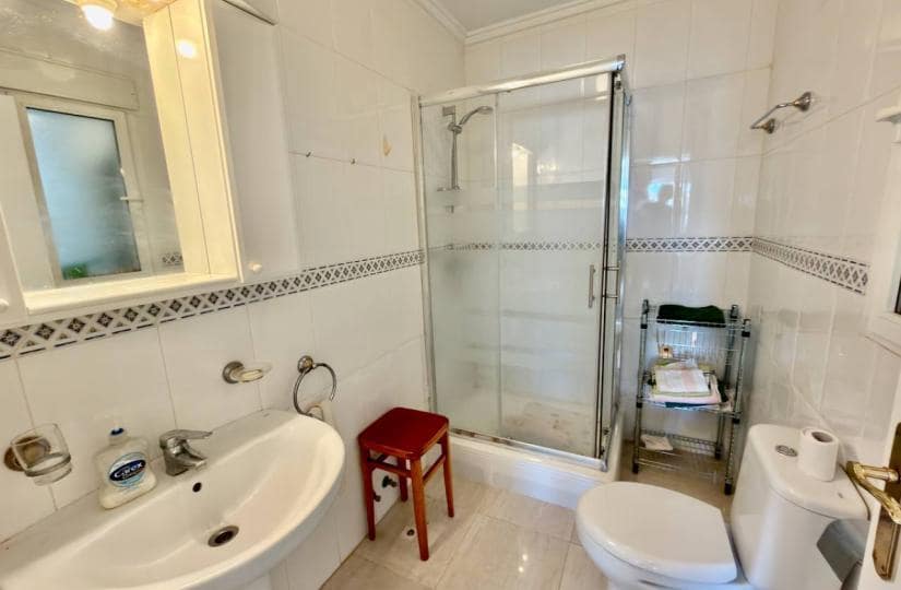 3 soverom Kjedet enebolig til salgs i Ciudad Quesada med svømmebasseng garasje - € 200 000 (Ref: 9420288)