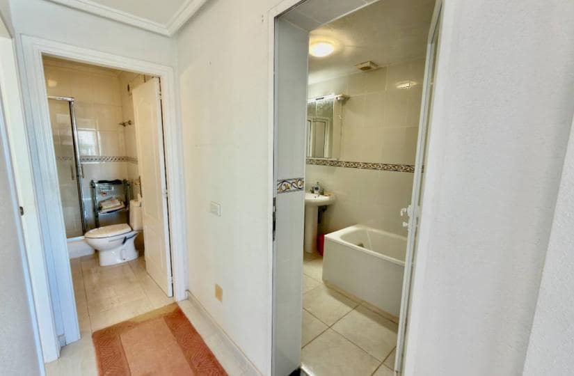 3 soverom Kjedet enebolig til salgs i Ciudad Quesada med svømmebasseng garasje - € 200 000 (Ref: 9420288)