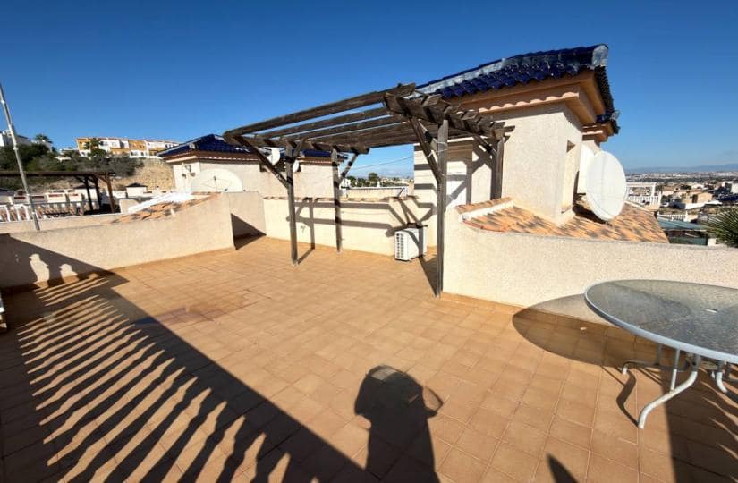 3 soverom Kjedet enebolig til salgs i Ciudad Quesada med svømmebasseng garasje - € 200 000 (Ref: 9420288)