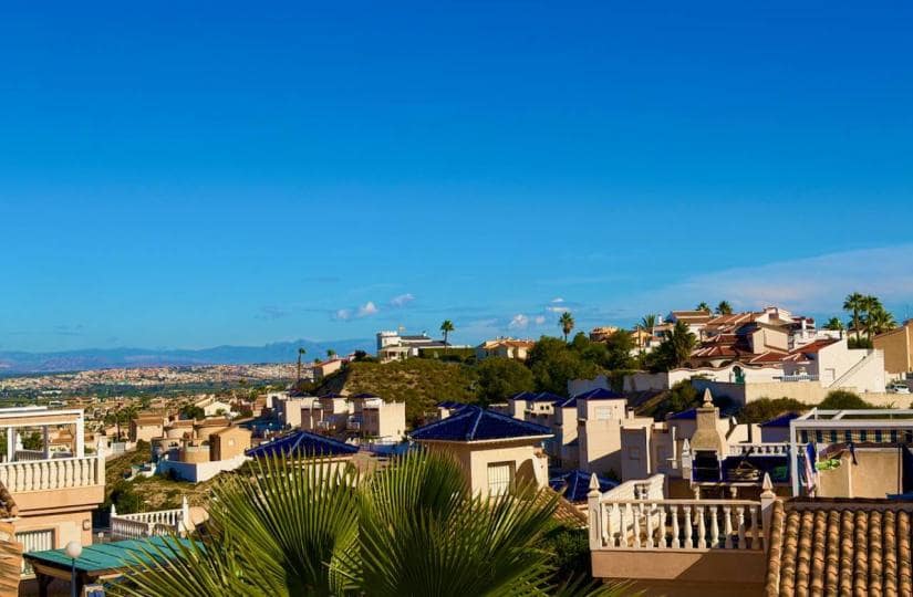 3 soverom Kjedet enebolig til salgs i Ciudad Quesada med svømmebasseng garasje - € 200 000 (Ref: 9420288)