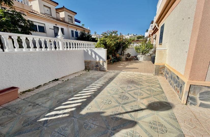 3 soverom Kjedet enebolig til salgs i Ciudad Quesada med svømmebasseng garasje - € 200 000 (Ref: 9420288)