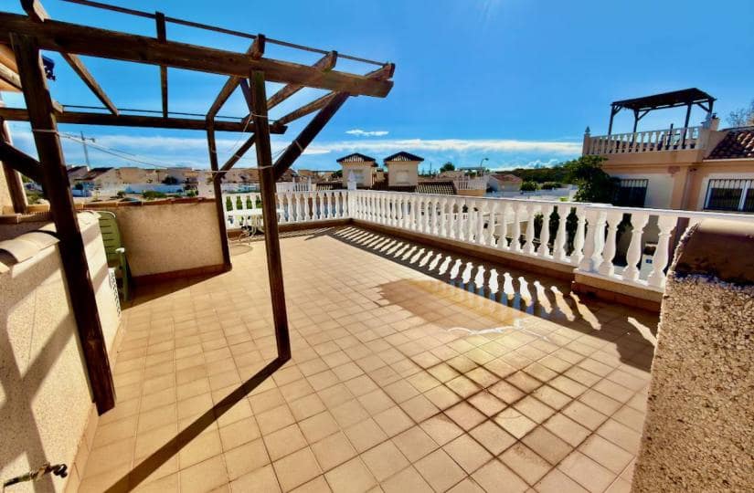 3 soverom Kjedet enebolig til salgs i Ciudad Quesada med svømmebasseng garasje - € 200 000 (Ref: 9420288)