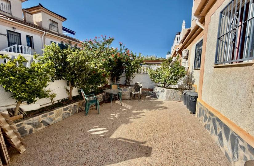 3 soverom Kjedet enebolig til salgs i Ciudad Quesada med svømmebasseng garasje - € 200 000 (Ref: 9420288)