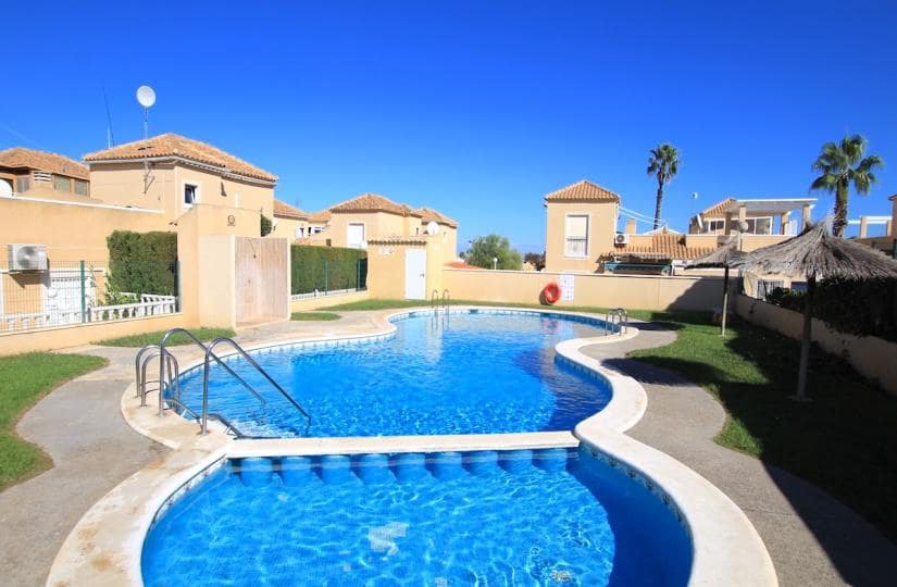 2 sovrum Hus till salu i Los Balcones med garage - 135 000 € (Ref: 9420290)