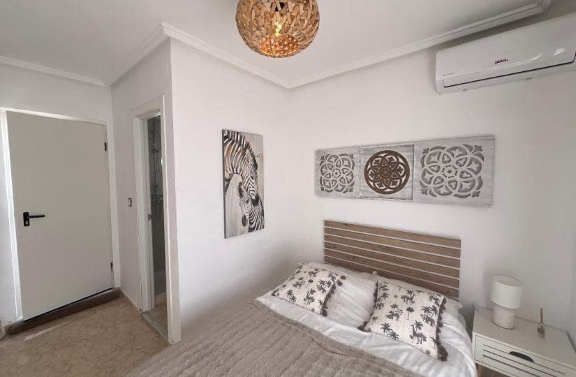 3 bedroom Semi-detached Villa for sale in Orihuela Costa with pool - € 249,999 (Ref: 9420292)