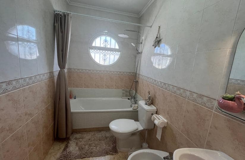 3 bedroom Semi-detached Villa for sale in Orihuela Costa with pool - € 249,999 (Ref: 9420292)