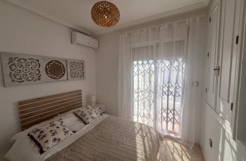 3 bedroom Semi-detached Villa for sale in Orihuela Costa with pool - € 249,999 (Ref: 9420292)