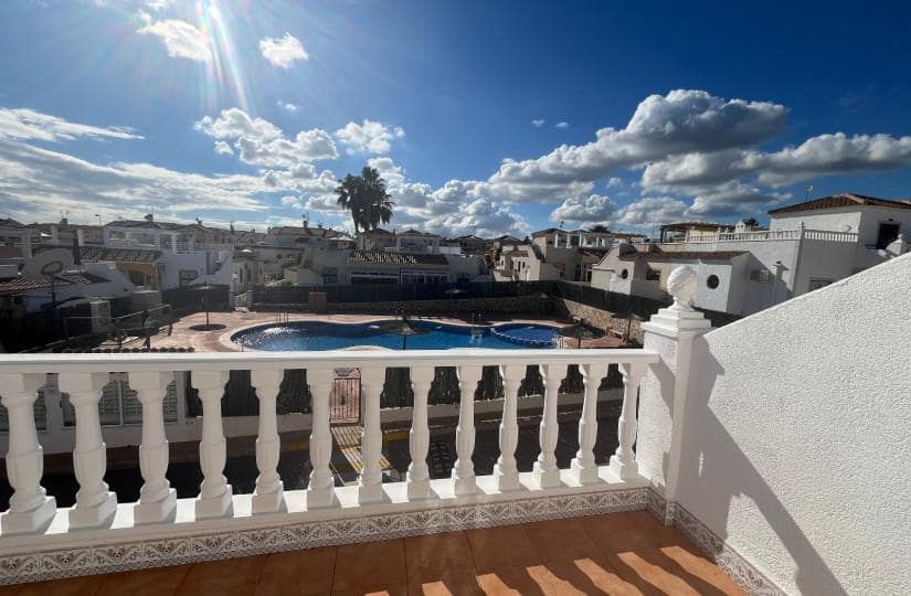3 bedroom Semi-detached Villa for sale in Orihuela Costa with pool - € 249,999 (Ref: 9420292)
