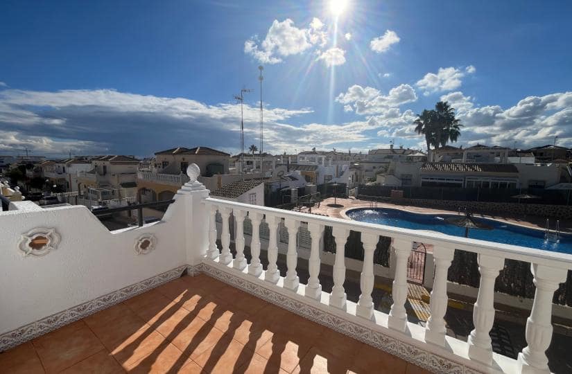 3 bedroom Semi-detached Villa for sale in Orihuela Costa with pool - € 249,999 (Ref: 9420292)