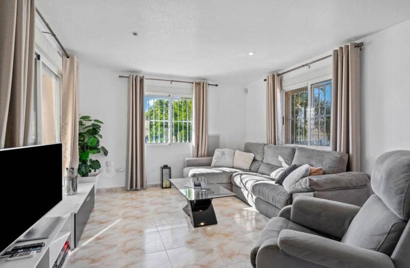 2 Zimmer Villa zu verkaufen in Benijofar mit Pool Garage - 410.000 € (Ref: 9420295)