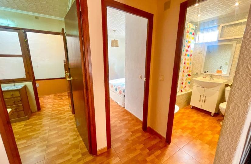 2 bedroom Semi-detached Villa for sale in Torrevieja with garage - € 129,999 (Ref: 9420299)