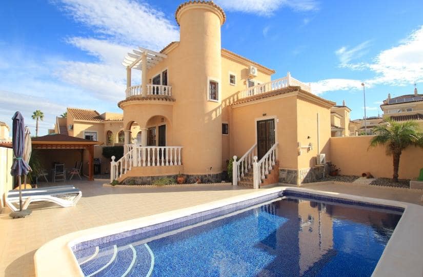 4 bedroom Villa for sale in Atalaya Park with pool garage - € 365,000 (Ref: 9420302)