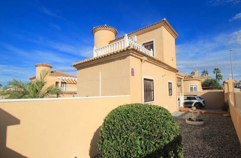 4 bedroom Villa for sale in Atalaya Park with pool garage - € 365,000 (Ref: 9420302)