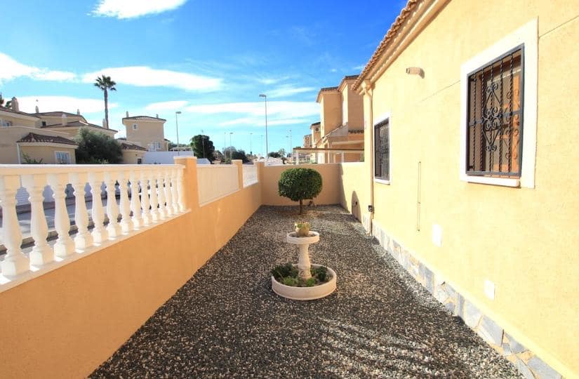 4 bedroom Villa for sale in Atalaya Park with pool garage - € 365,000 (Ref: 9420302)