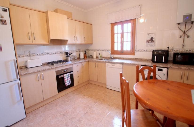 4 bedroom Villa for sale in Atalaya Park with pool garage - € 365,000 (Ref: 9420302)