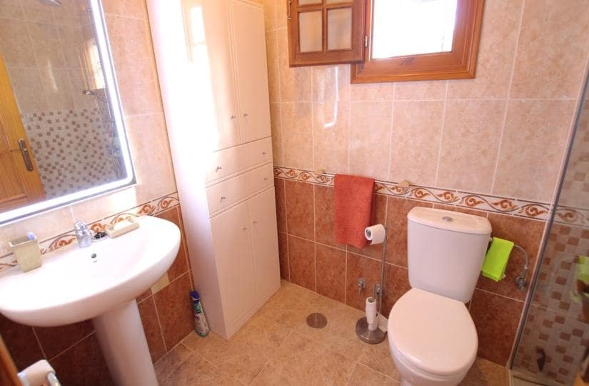 4 bedroom Villa for sale in Atalaya Park with pool garage - € 365,000 (Ref: 9420302)