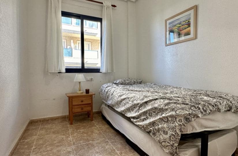 2 soverom Leilighet til salgs i Cabo Roig med svømmebasseng garasje - € 185 000 (Ref: 9420304)