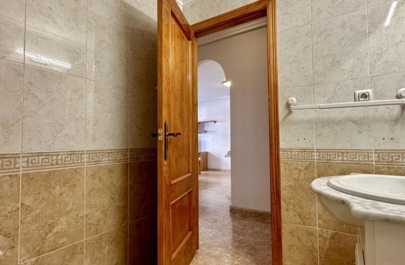 2 soverom Leilighet til salgs i Cabo Roig med svømmebasseng garasje - € 185 000 (Ref: 9420304)