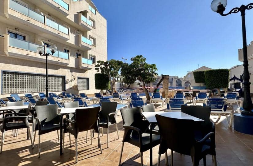 2 soverom Leilighet til salgs i Cabo Roig med svømmebasseng garasje - € 185 000 (Ref: 9420304)
