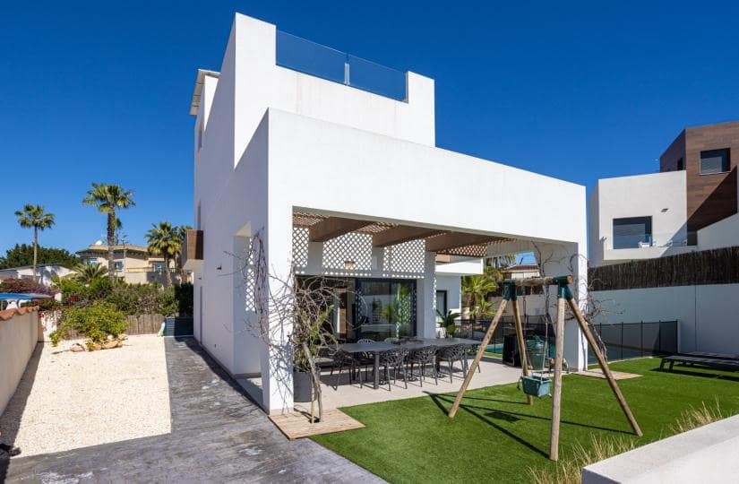 4 bedroom Villa for sale in Ciudad Quesada with pool - € 699,000 (Ref: 9420305)