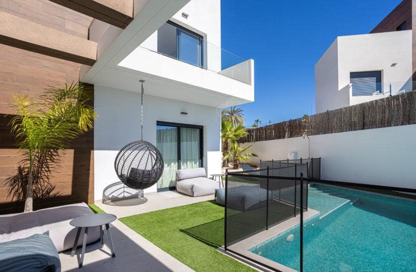 4 bedroom Villa for sale in Ciudad Quesada with pool - € 699,000 (Ref: 9420305)