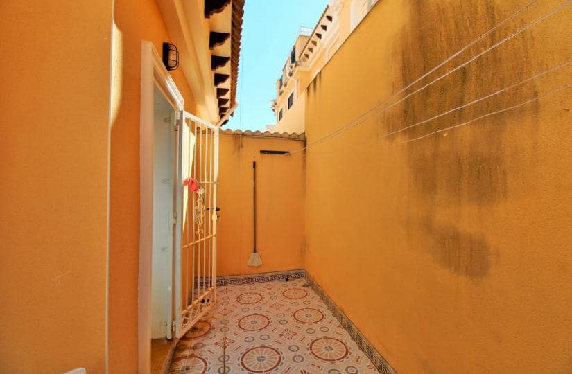 3 makuuhuone Omakotitalo myytävänä paikassa Villamartin mukana uima-altaan 
autotalli - 164 900 € (Ref: 9420309)