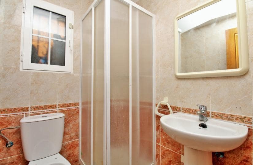 3 makuuhuone Omakotitalo myytävänä paikassa Villamartin mukana uima-altaan 
autotalli - 164 900 € (Ref: 9420309)