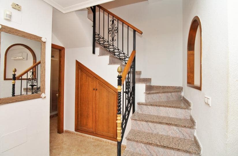 3 makuuhuone Omakotitalo myytävänä paikassa Villamartin mukana uima-altaan 
autotalli - 164 900 € (Ref: 9420309)