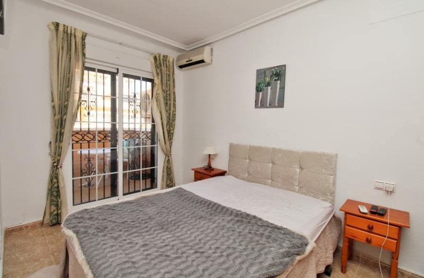 3 makuuhuone Omakotitalo myytävänä paikassa Villamartin mukana uima-altaan 
autotalli - 164 900 € (Ref: 9420309)